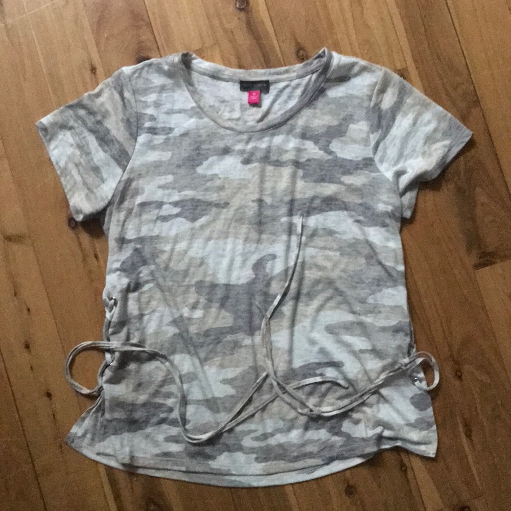 T-shirt by Vince Camuto